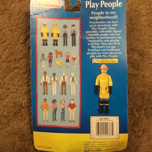 Police Woman - Poseable - Playskool (Ages 2- Adult) - Picture 3 of 7